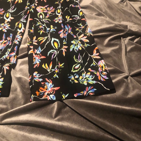 Summer classy style. Bar lll beautiful palazzo pants print is multicolor. - Picture 3 of 7